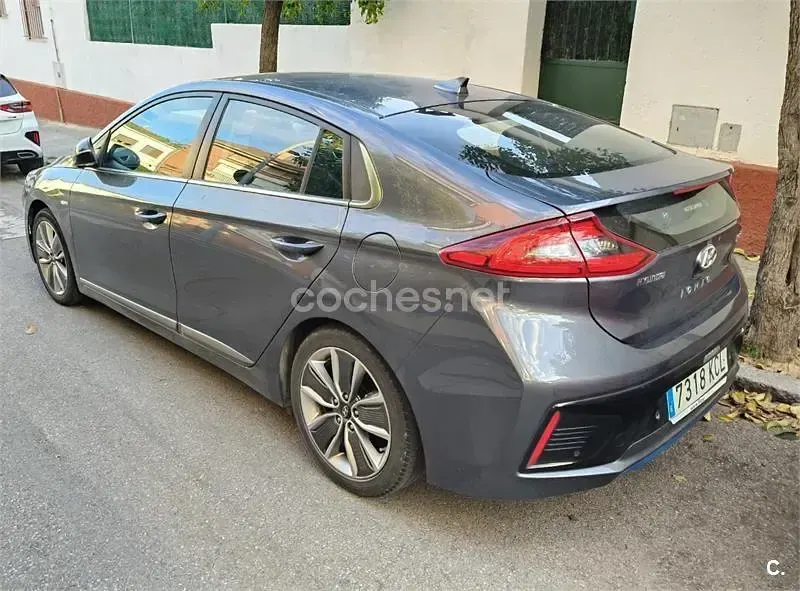 Usado Hyundai Ioniq 141 CV (103 kW) 2017 Gris / plata Utilitario