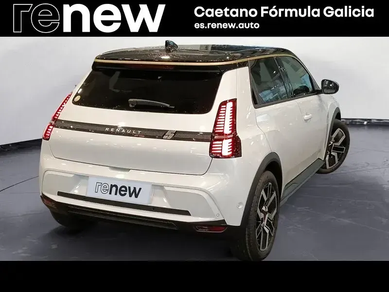 Usado Renault 5 E-Tech Techno 110 kW (150 CV) 2026 Blanco Berlina