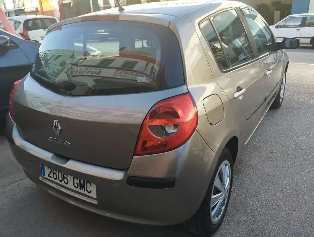 Usado Renault Clio II Campus 75 CV (55 kW) 2009 Beige Utilitario
