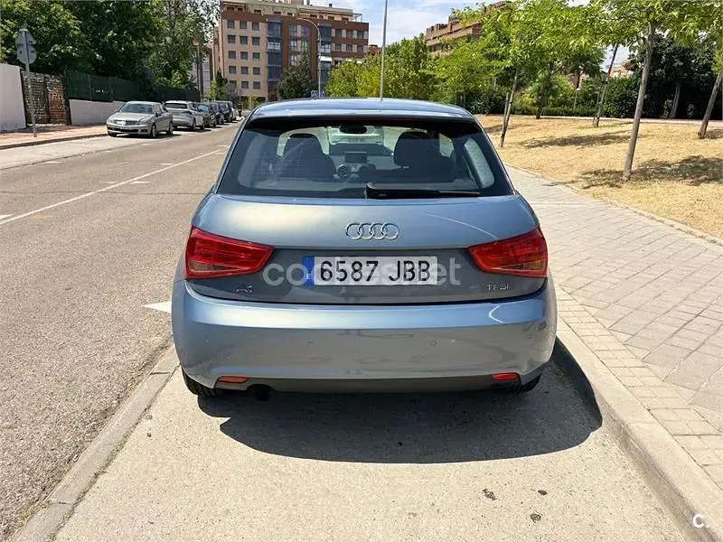 Usado Audi A1 Ambition 86 CV (63 kW) 2013 Gris / plata Utilitario