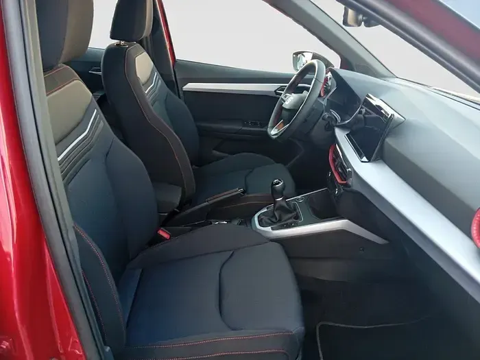 Usado Seat Arona FR 115 CV (84 kW) 2025 Rojo SUV