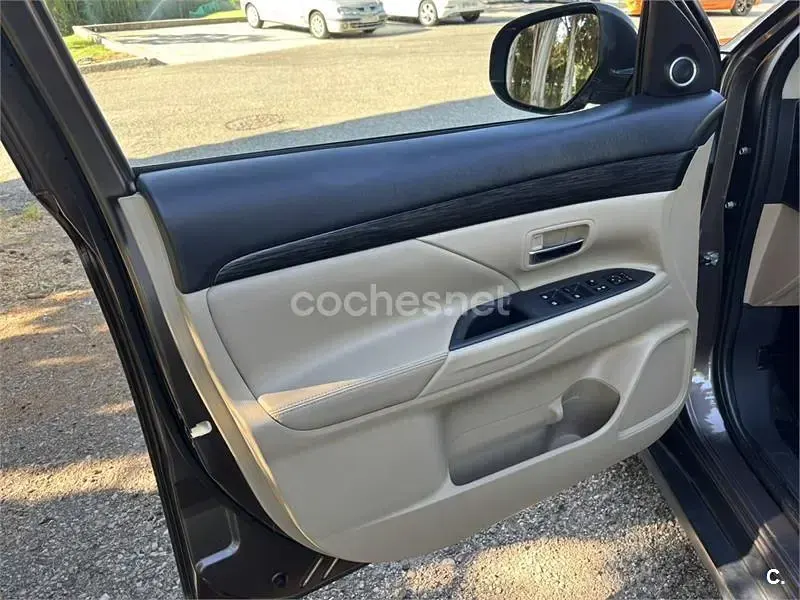 Usado Mitsubishi Outlander 150 CV (110 kW) 2015 Marrón SUV