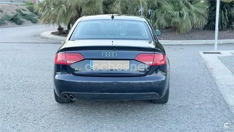 Usado Audi A4 143 CV (105 kW) 2008 Azul Berlina