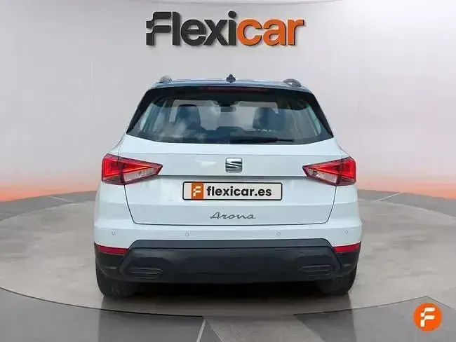 Usado Seat Arona Style 110 CV (80 kW) 2022 Blanco SUV