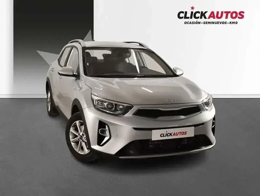 Usado Kia Stonic 79 CV (58 kW) 2025 Plateado SUV