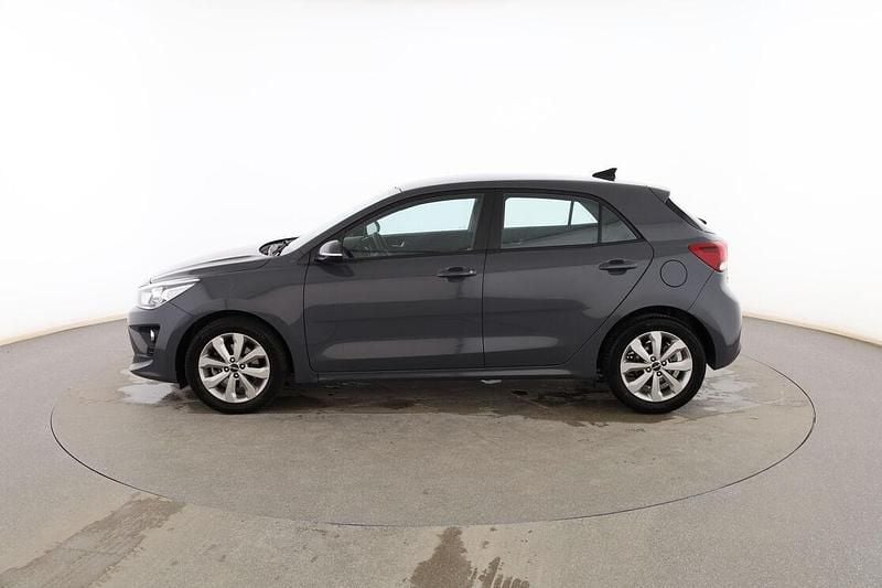 Usado Kia Rio Spirit 100 CV (73 kW) 2022 Gris Berlina