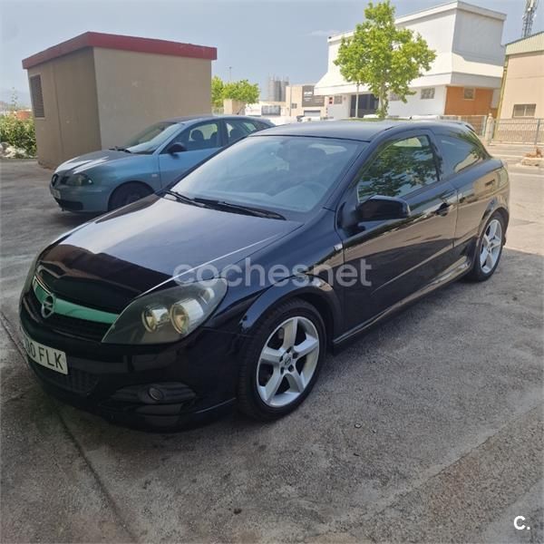 Negro Usado 2007 Opel Astra GTC Cosmo Berlina | 2850 € (Precio justo) - Imagen 1/4