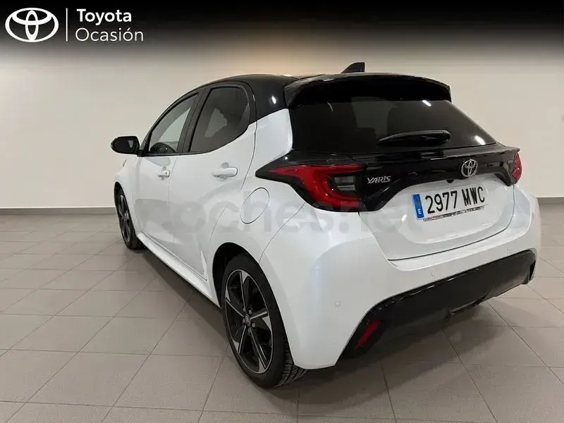 Usado Toyota Yaris Hybrid Edition 130 CV (95 kW) 2024 Blanco Berlina