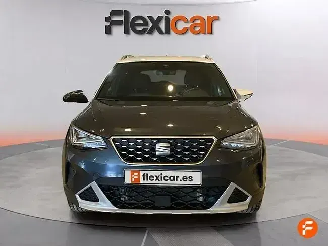 Usado Seat Arona Xperience 110 CV (80 kW) 2022 Gris / plata SUV