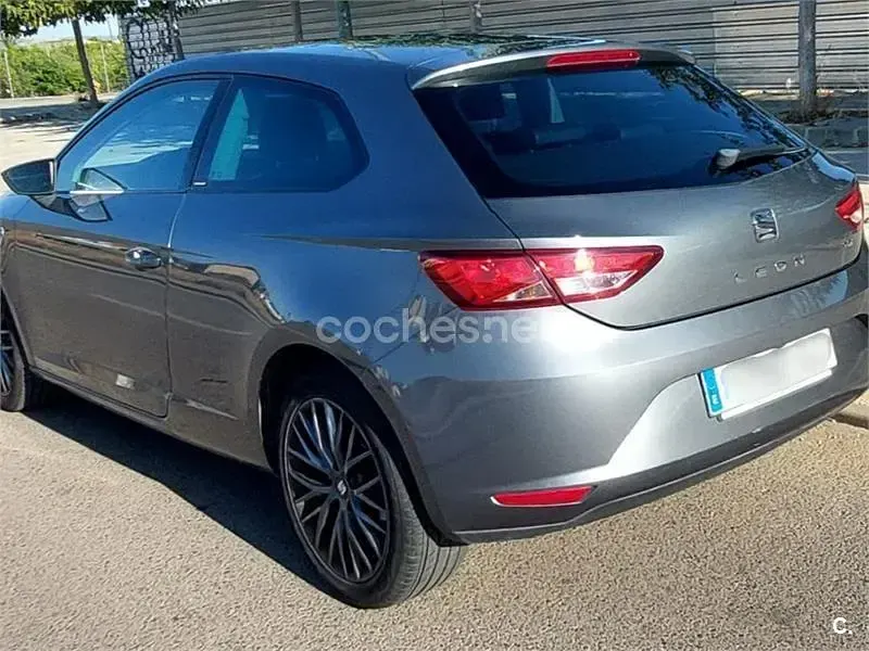 Usado Seat Leon SC CONNECT 110 CV (80 kW) 2016 Gris / plata Utilitario