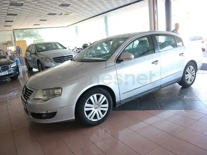 Usado VW Passat Edition 140 CV (102 kW) 2010 Gris / plata Berlina
