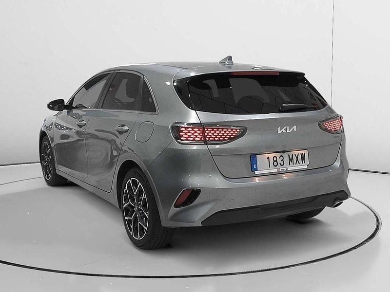 Usado Kia Ceed Style 101 CV (74 kW) 2025 Gris Utilitario