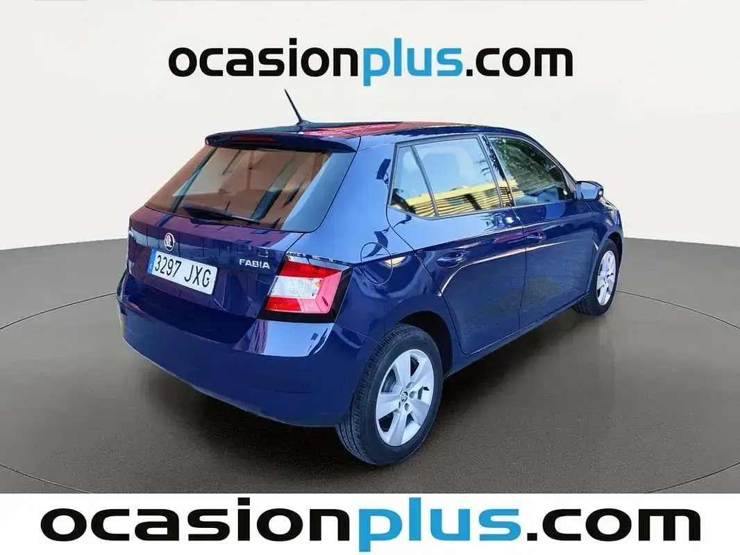 Usado Skoda Fabia 75 CV (55 kW) 2017 Azul Utilitario