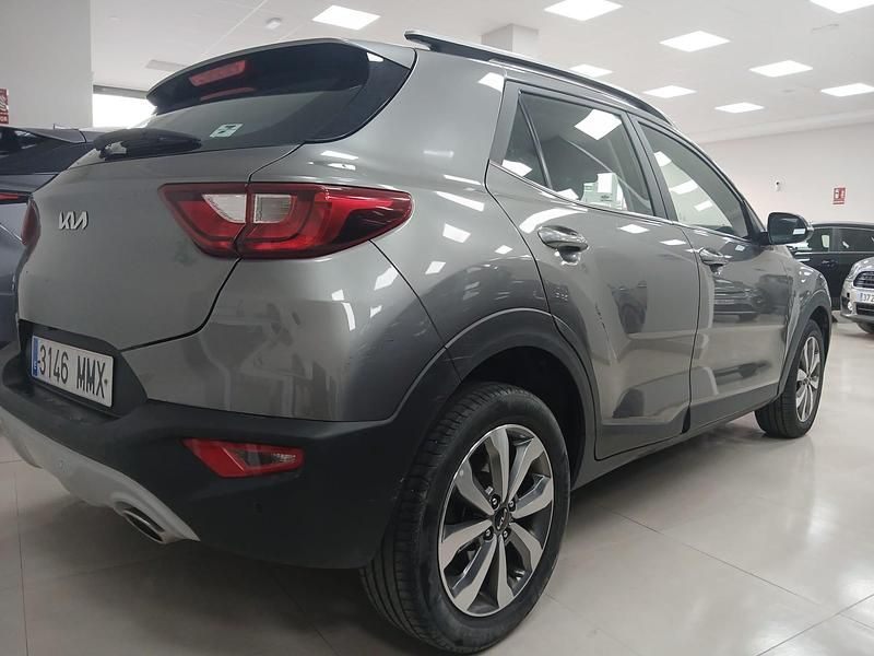 Usado Kia Stonic 100 CV (73 kW) 2024 Gris SUV