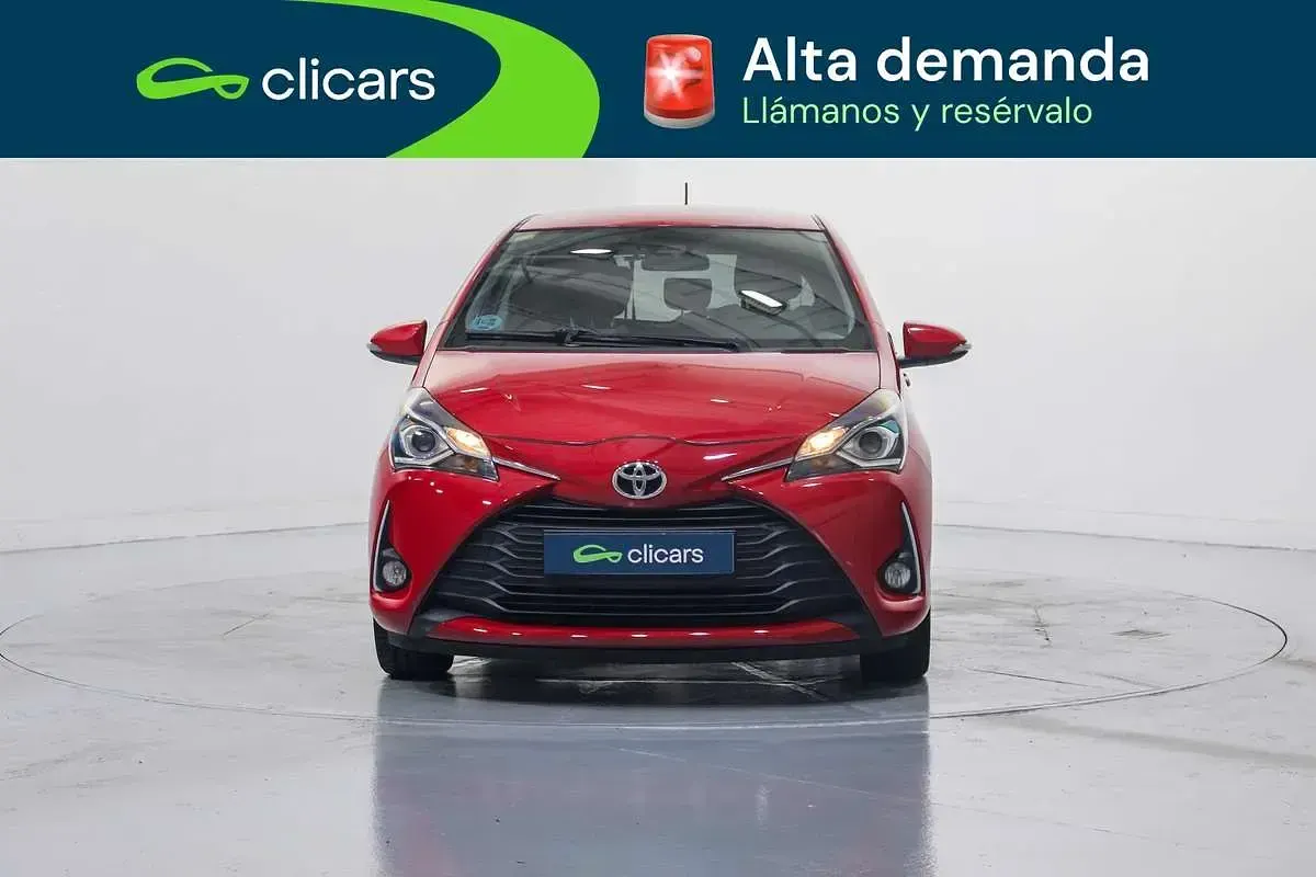 Usado Toyota Yaris Edition 111 CV (81 kW) 2020 Rojo Utilitario