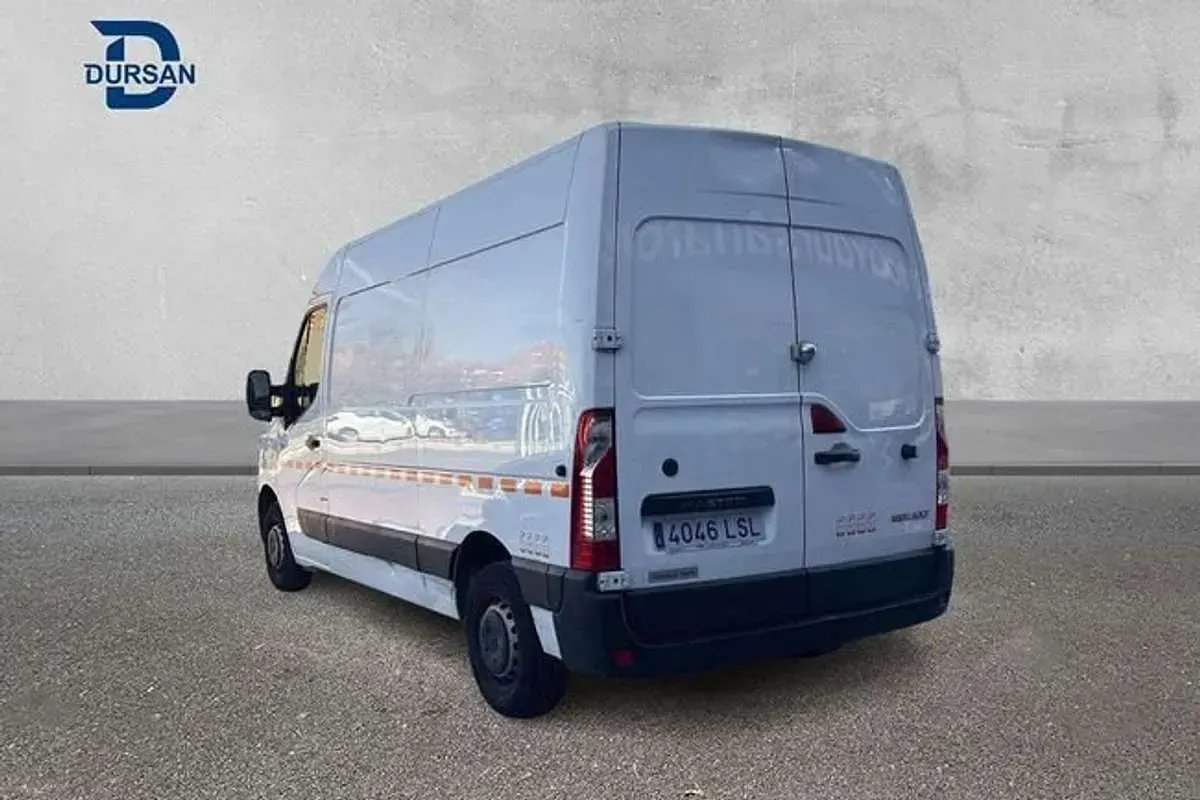 Usado Renault Master 135 CV (99 kW) 2021 Blanco Monovolumen