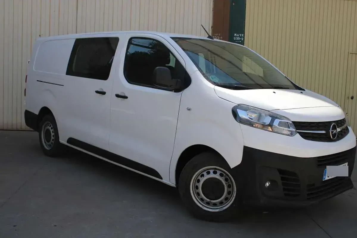 Usado Opel Vivaro-e Combi 145 CV (106 kW) 2021 Blanco Monovolumen