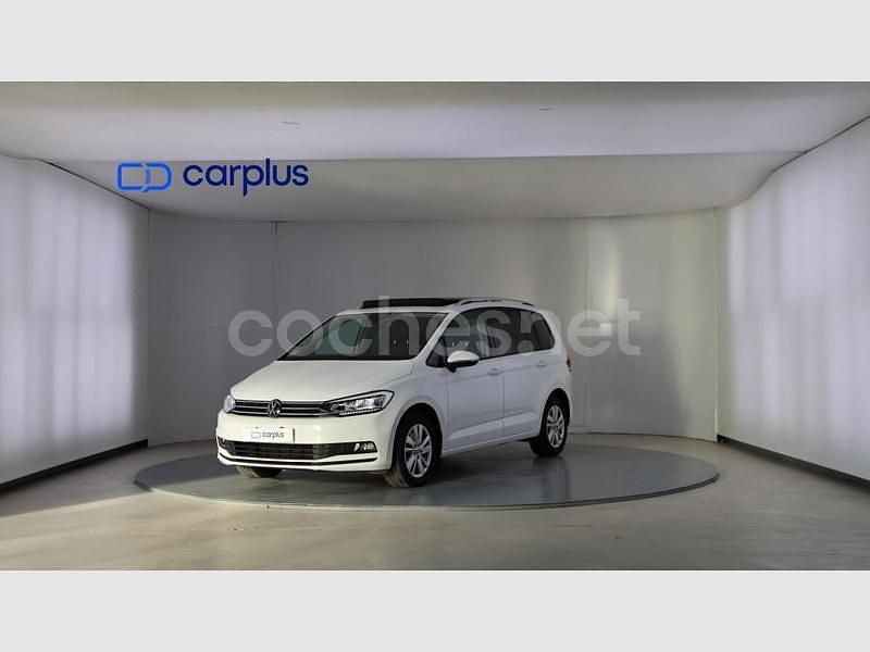 Blanco Usado 2023 VW Touran Advance Monovolumen | 33.990 € (Caro) - Imagen 1/4