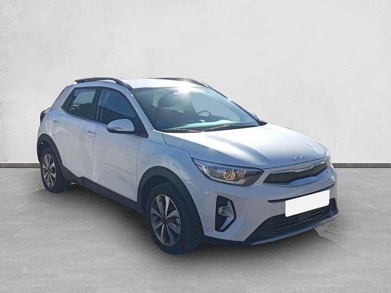Usado Kia Stonic 101 CV (74 kW) 2024 Blanco SUV