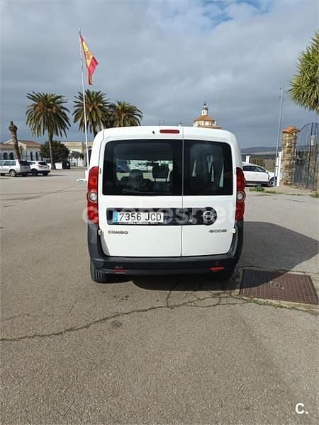 Usado Opel Combo Expression 90 CV (66 kW) 2015 Blanco Monovolumen