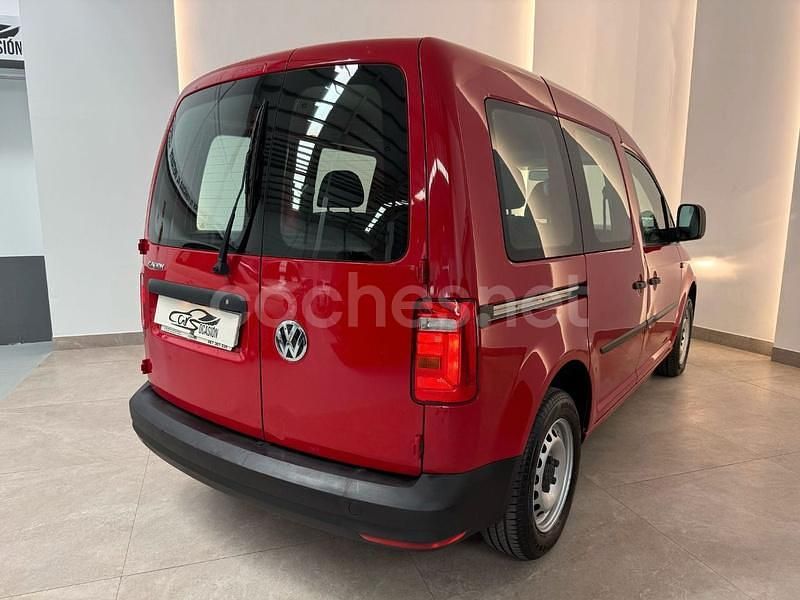 Usado VW Caddy Beach 102 CV (75 kW) 2020 Rojo Monovolumen