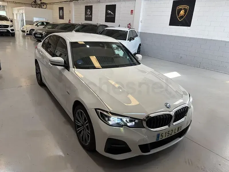 Usado BMW 320e M Sport 204 CV (150 kW) 2022 Blanco Berlina