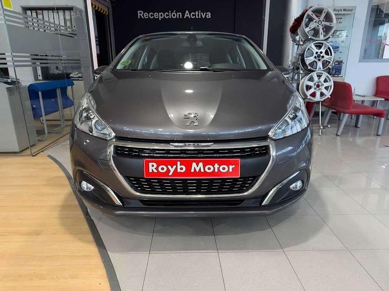 Usado Peugeot 208 Signature Sky 83 CV (61 kW) 2019 Gris Utilitario