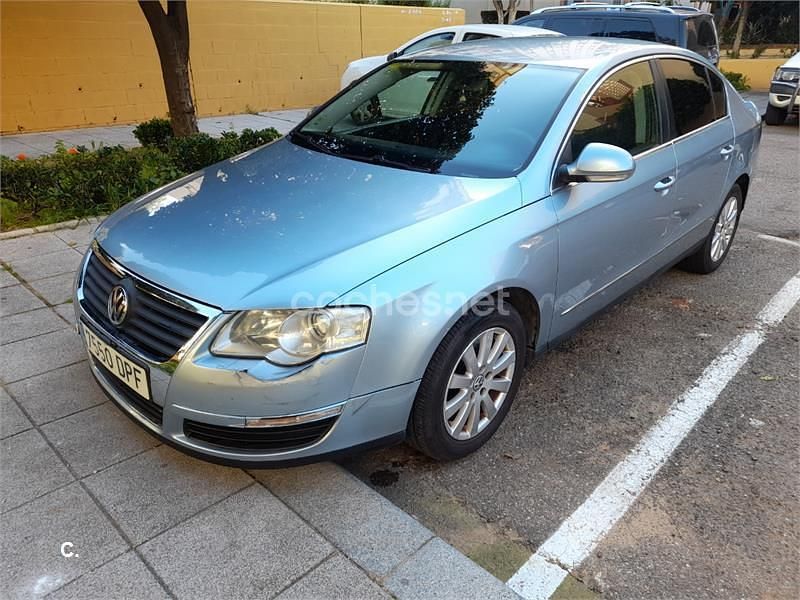 Usado VW Passat Trendline 140 CV (102 kW) 2005 Azul Berlina