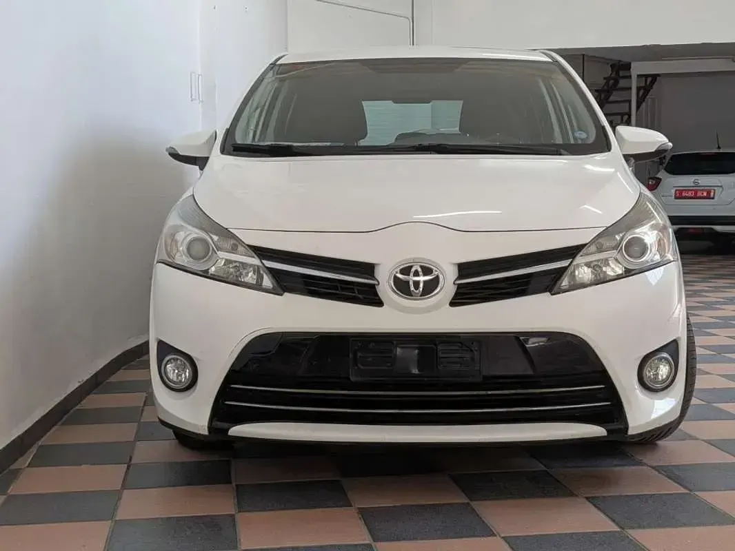 Usado Toyota Verso Advance 111 CV (81 kW) 2015 Blanco Monovolumen