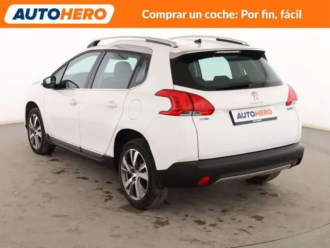 Usado Peugeot 2008 Allure 120 CV (88 kW) 2015 Blanco SUV