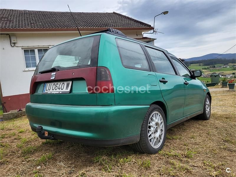 Usado Seat Cordoba 100 CV (73 kW) 1998 Verde Familiar