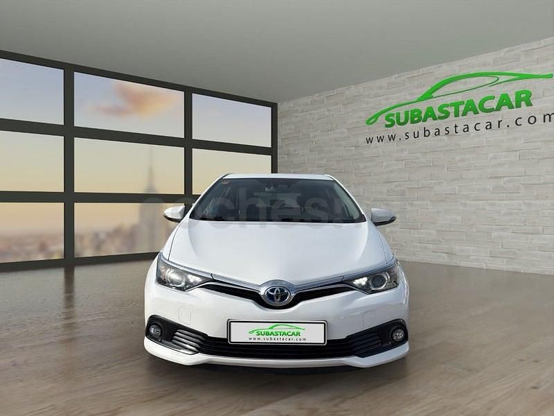 Usado Toyota Auris Hybrid Active 136 CV (100 kW) 2018 Blanco Berlina