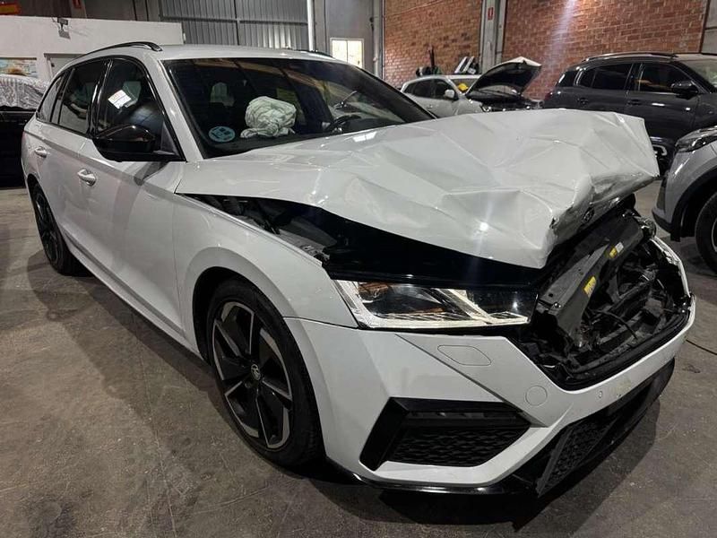 Usado 2023 Skoda Octavia RS Familiar | 14.999 € - Imagen 1/4