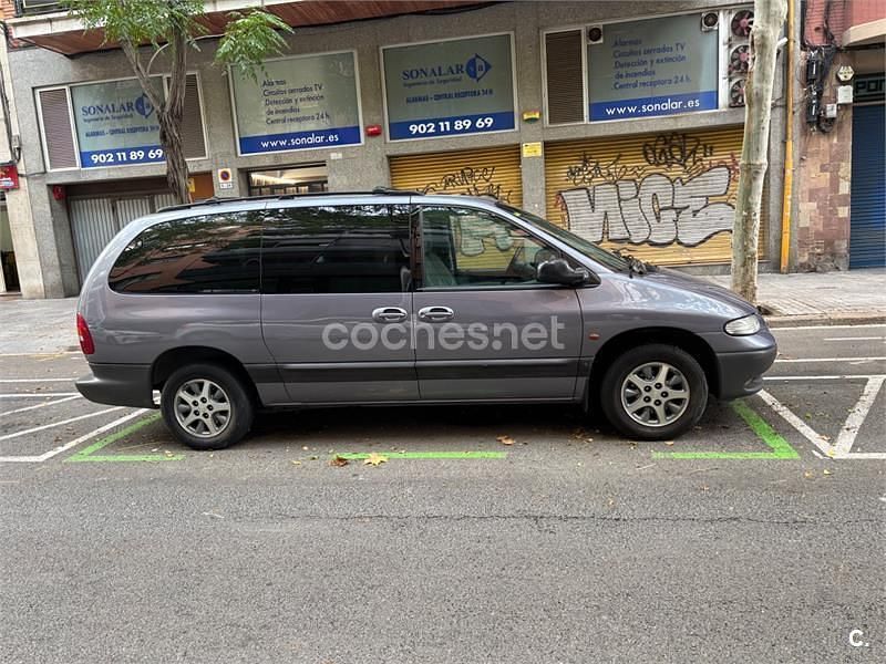 Usado Chrysler Grand Voyager 166 CV (122 kW) 1997 Gris / plata Monovolumen