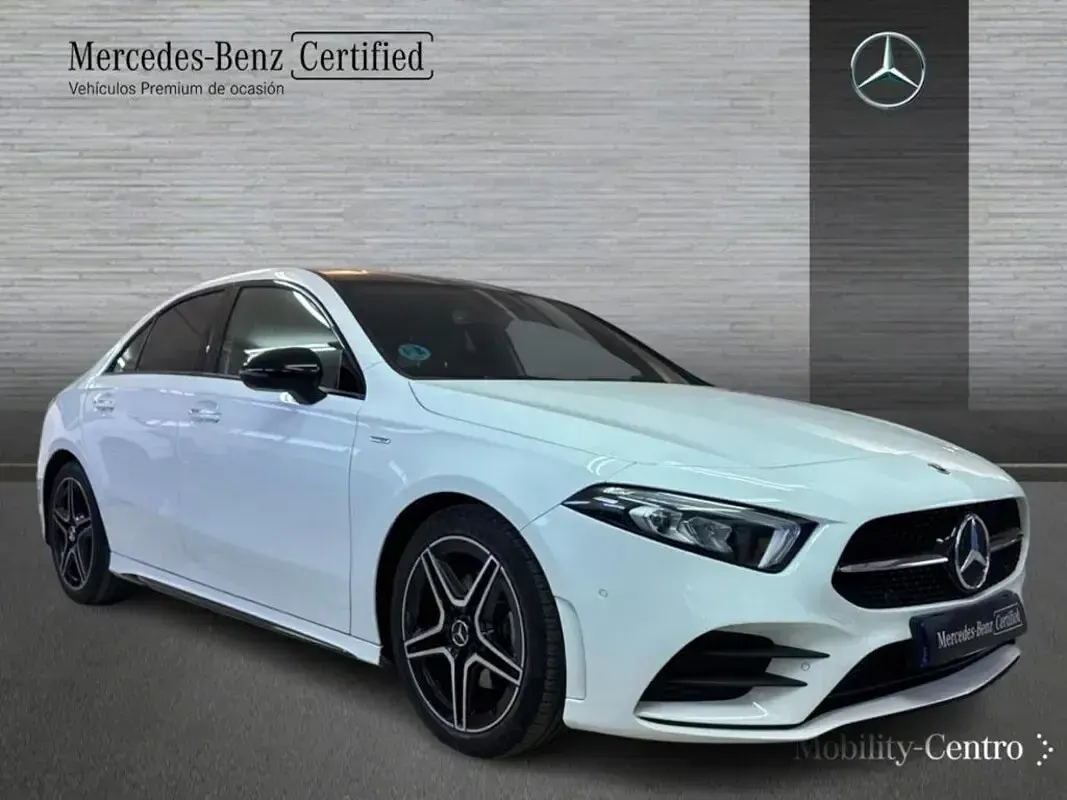 Usado Mercedes A200 AMG line 163 CV (119 kW) 2022 Blanco polar  pintura unicolor Berlina