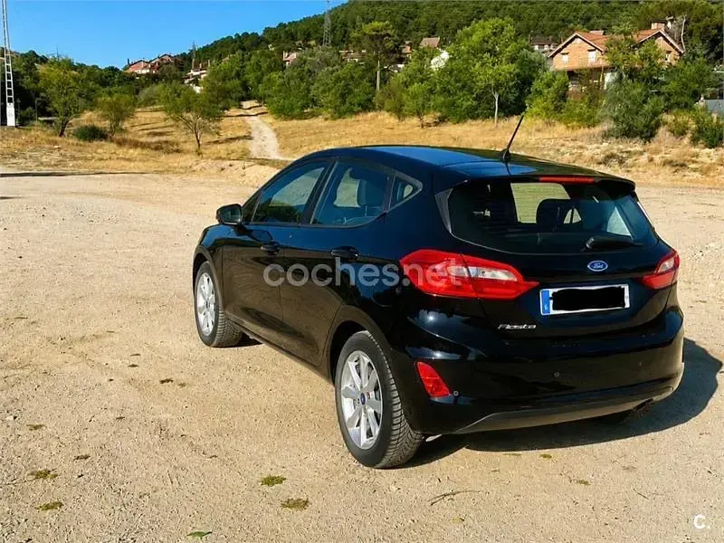 Usado Ford Fiesta Trend 100 CV (73 kW) 2019 Negro Utilitario