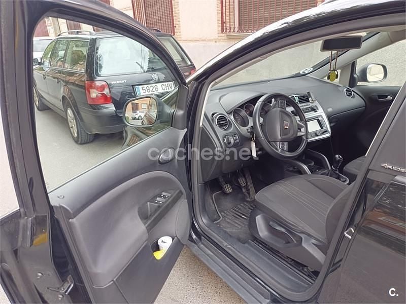 Usado Seat Altea XL Reference 105 CV (77 kW) 2013 Negro Monovolumen
