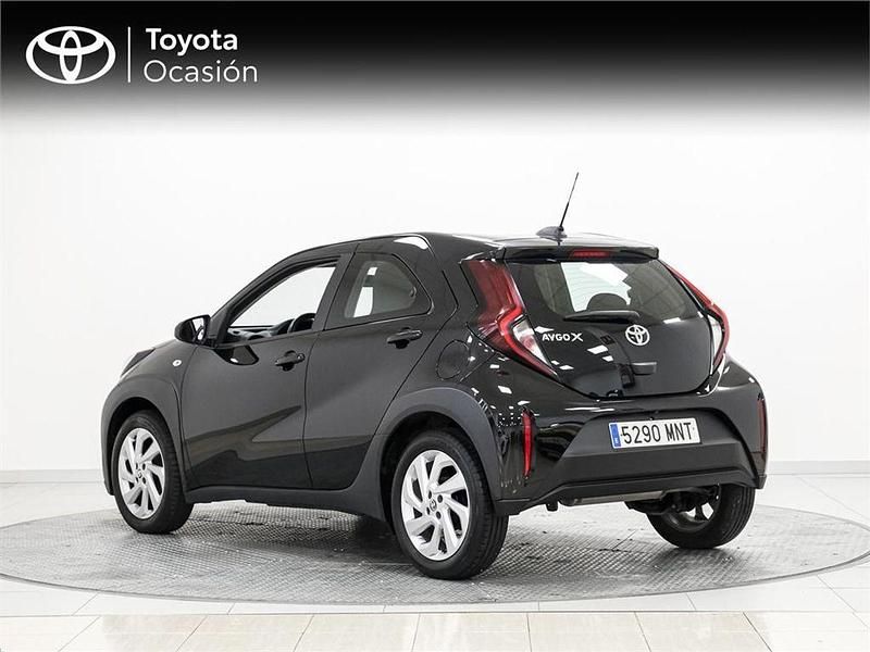 Usado Toyota Aygo Play 72 CV (52 kW) 2024 Negro