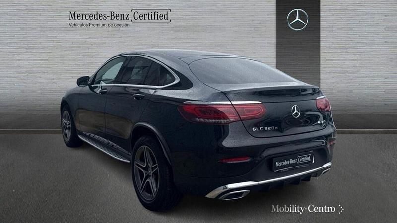 Usado Mercedes GLC220 AMG line 194 CV (142 kW) 2021 Pintura unicolor negra Coupe