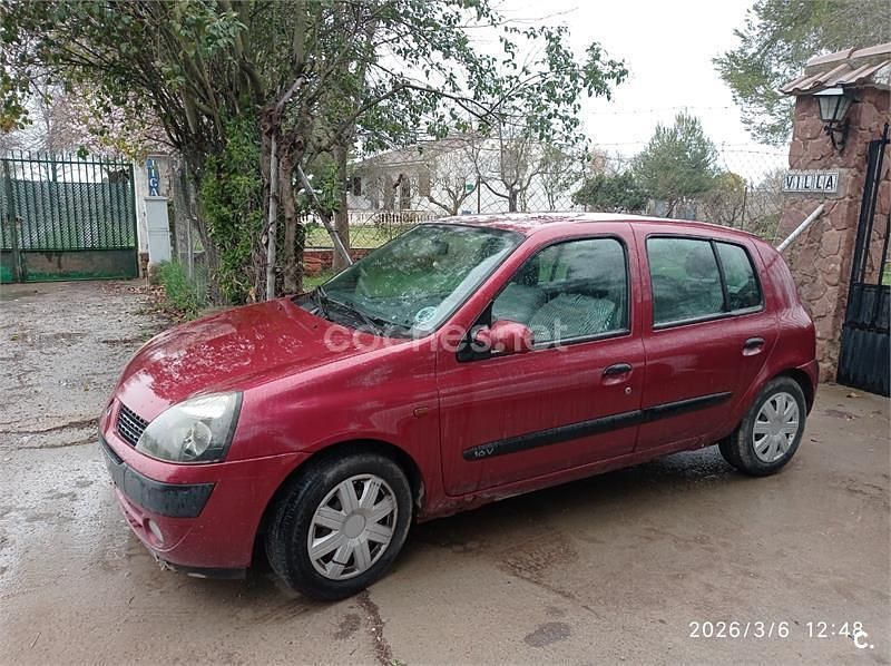 Usado Renault Clio II Expression 60 CV (44 kW) 2002 Granate Berlina