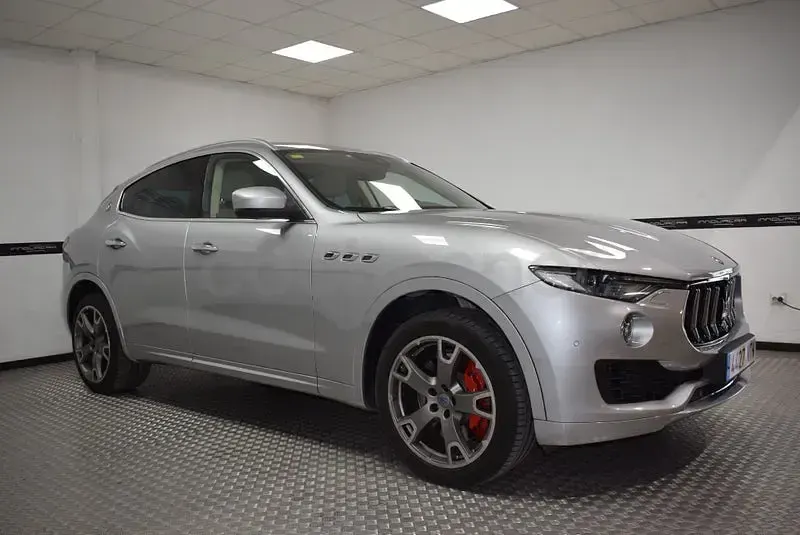 Usado Maserati Levante 430 CV (316 kW) 2016 Gris / plata SUV