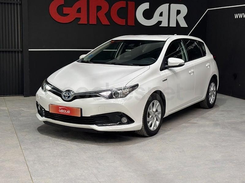 Usado Toyota Auris Hybrid Active 136 CV (100 kW) 2019 Blanco Berlina