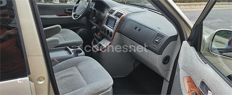 Gris / plata Usado 2005 Kia Carnival EX Monovolumen | 3900 € (Precio justo) - Imagen 1/4
