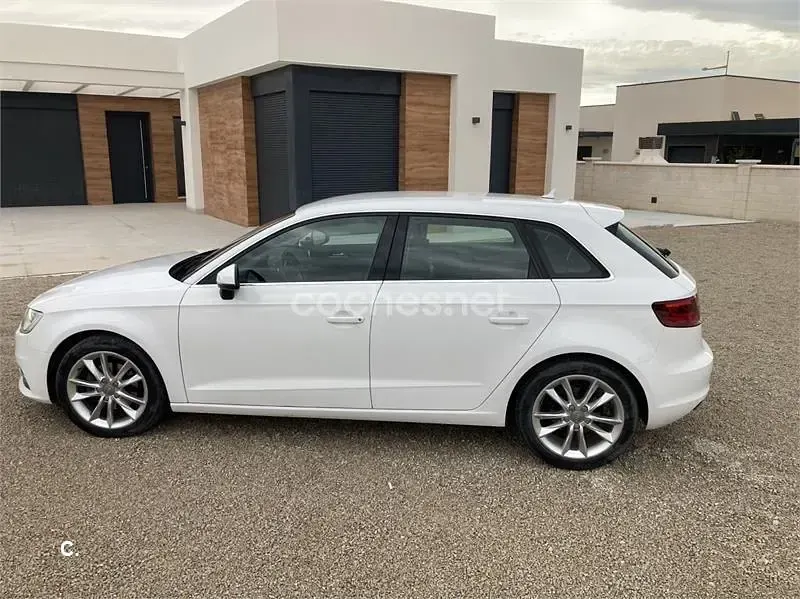 Usado Audi A3 Advanced 110 CV (80 kW) 2015 Blanco Berlina