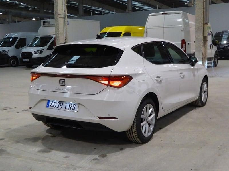 Usado Seat Leon Style 115 CV (84 kW) 2021 Blanco Berlina