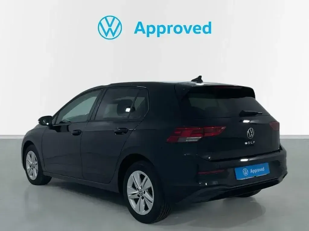 Usado VW Golf VIII Life 115 CV (84 kW) 2024 Negro Berlina