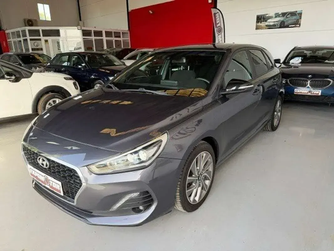 Usado Hyundai i30 GO! 120 CV (88 kW) 2018 Gris Familiar