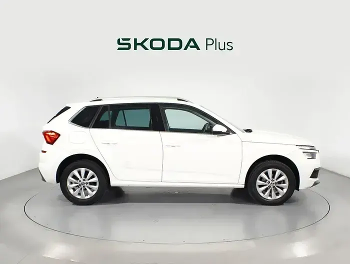 Usado Skoda Kamiq Ambition 110 CV (80 kW) 2022 Blanco SUV