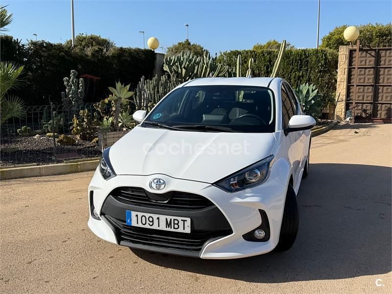 Usado Toyota Yaris 125 CV (91 kW) 2022 Blanco Utilitario