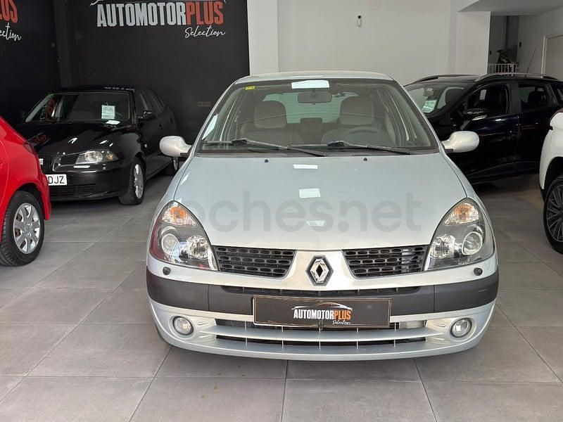Usado Renault Clio II Dynamique 98 CV (72 kW) 2001 Gris / plata Berlina